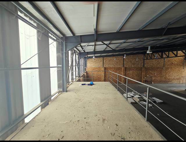 866M² WAREHOUSE TO LET IN NORTH RIDING
